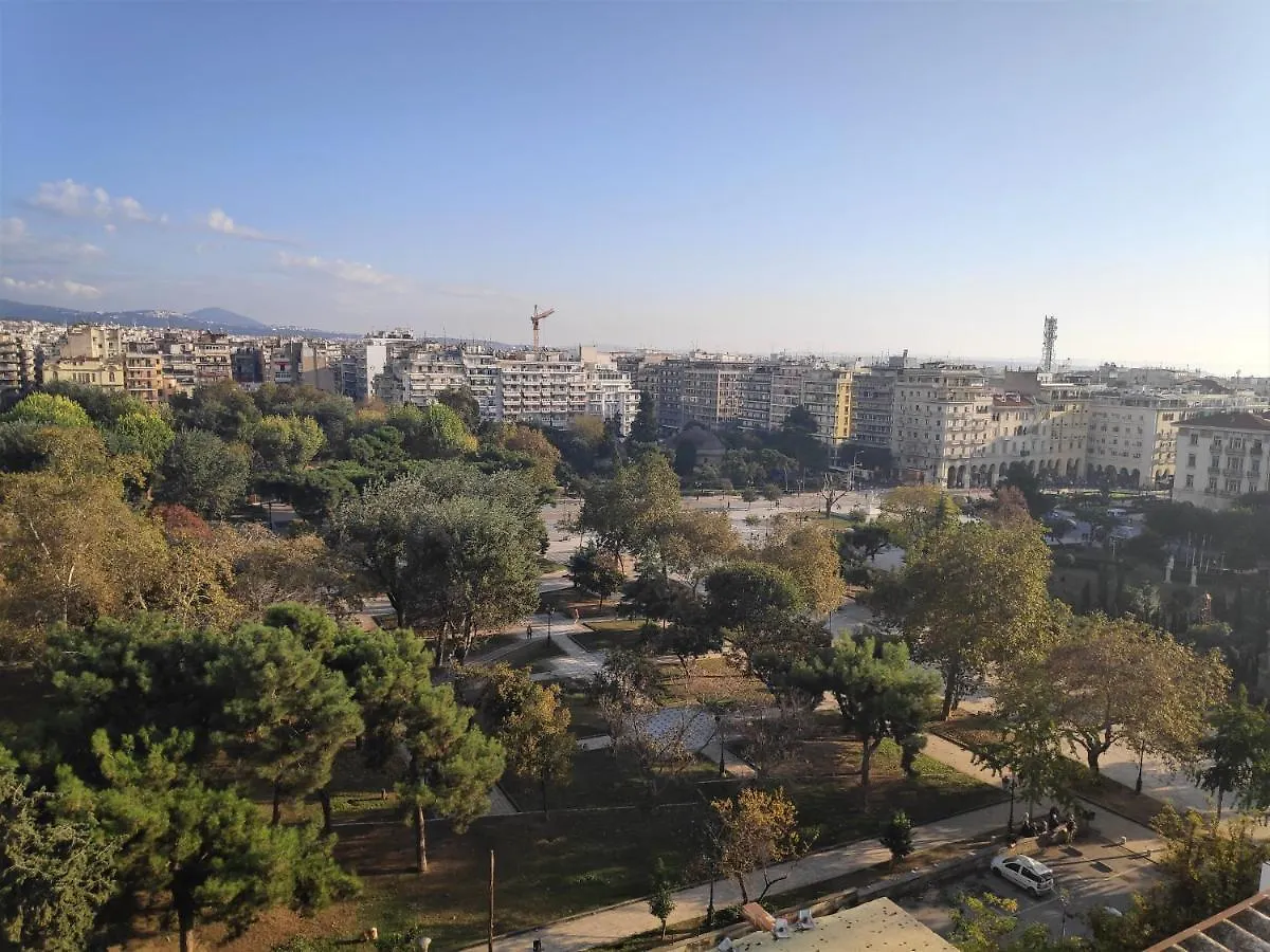 Aristotelis Cozy And Playful At Roman Forum 塞萨洛尼基